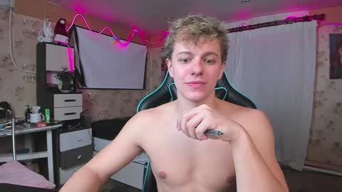 Nik online show from December 21, 3:53 pm