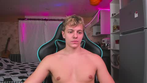 Nik online show from December 10, 3:01 pm