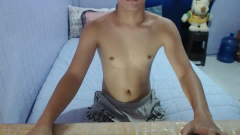 Snapshot of naughtyboytoni chatting on October 5, 2:04 am naughtyboytoni online show from October 5, 2:04 am