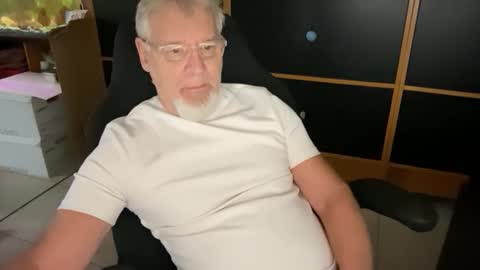 Snapshot of naughtydaddyla chatting on October 26, 4:31 pm naughtydaddyla online show from October 26, 4:31 pm
