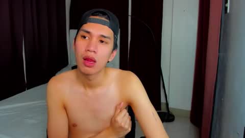 Snapshot of nhicolasklyde chatting on October 27, 10:39 am nhicolasklyde online show from October 27, 10:39 am