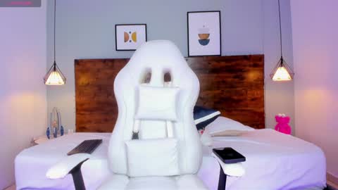 Snapshot of niall_falcon chatting on January 22, 1:11 pm Niall  online show from January 22, 1:11 pm