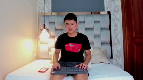 Snapshot of niall_falcon chatting on December 2, 1:00 pm Niall  online show from December 2, 1:00 pm