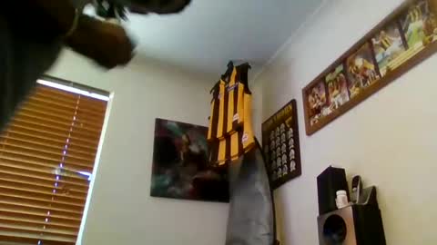 Snapshot of niceozziecockxxx chatting on January 18, 6:31 am Sexiishaine online show from January 18, 6:31 am