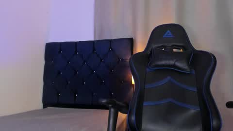 nick_zackk online show from December 1, 8:45 pm