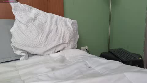 Nicolas              online show from April 15, 8:20 pm