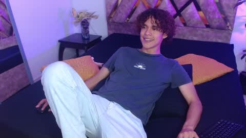 Snapshot of nickolas_moon chatting on February 1, 2:45 pm Nickolas Muoz online show from February 1, 2:45 pm