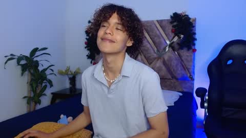 Snapshot of nickolas_moon chatting on December 30, 5:34 pm Nickolas Muoz online show from December 30, 5:34 pm