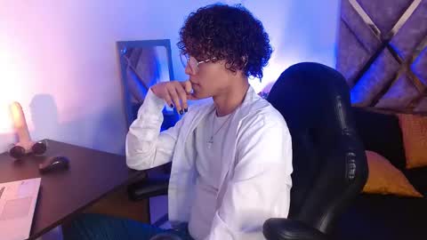 Snapshot of nickolas_moon chatting on February 20, 7:08 pm Nickolas Muoz online show from February 20, 7:08 pm