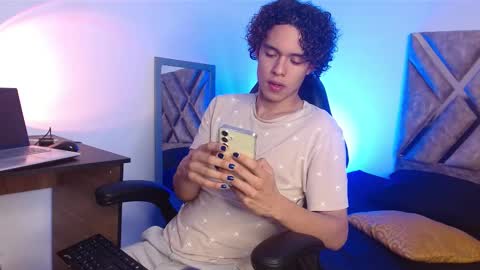 Snapshot of nickolas_moon chatting on February 26, 3:52 pm Nickolas Muoz online show from February 26, 3:52 pm