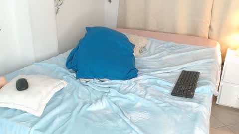 Snapshot of nickolas_moon chatting on February 4, 8:49 pm Nickolas Muoz online show from February 4, 8:49 pm