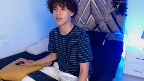 Snapshot of nickolas_moon chatting on December 25, 4:12 am Nickolas Muoz online show from December 25, 4:12 am