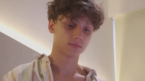 Snapshot of nicky_neal chatting on October 16, 12:29 am Nicky Neal online show from October 16, 12:29 am