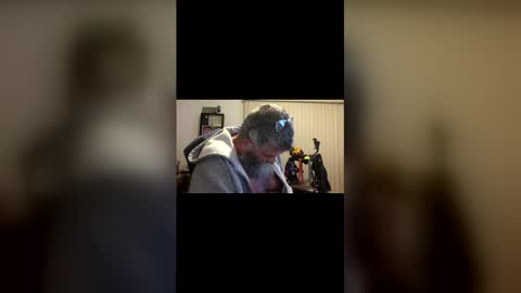 nightmoves1970 online show from April 14, 3:39 am