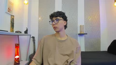 Snapshot of nikolay_gregori chatting on September 18, 4:14 am    online show from September 18, 4:14 am