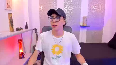 Snapshot of nikolay_gregori chatting on September 25, 4:44 am    online show from September 25, 4:44 am
