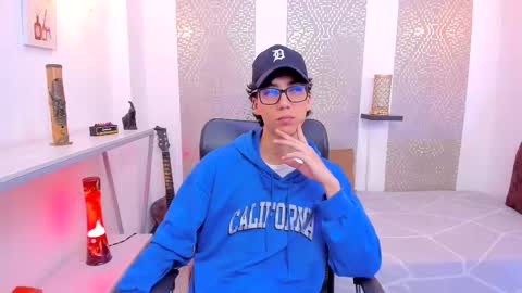 Snapshot of nikolay_gregori chatting on October 19, 4:50 am    online show from October 19, 4:50 am
