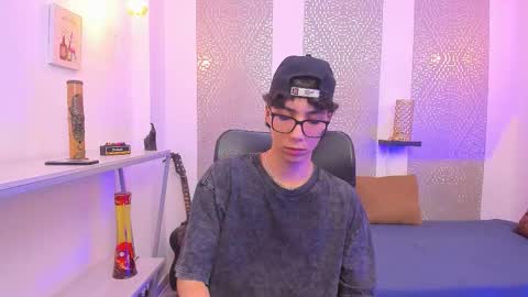 Snapshot of nikolay_gregori chatting on October 14, 4:19 am    online show from October 14, 4:19 am