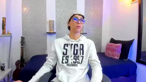 Snapshot of nikolay_gregori chatting on February 12, 5:05 am    online show from February 12, 5:05 am