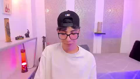 Snapshot of nikolay_gregori chatting on September 12, 4:12 am    online show from September 12, 4:12 am