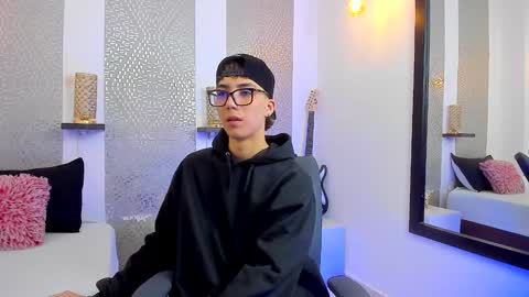 Snapshot of nikolay_gregori chatting on January 22, 4:34 am    online show from January 22, 4:34 am
