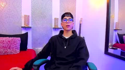 Snapshot of nikolay_gregori chatting on January 17, 4:28 am    online show from January 17, 4:28 am