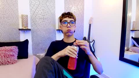 Snapshot of nikolay_gregori chatting on January 16, 5:11 am    online show from January 16, 5:11 am