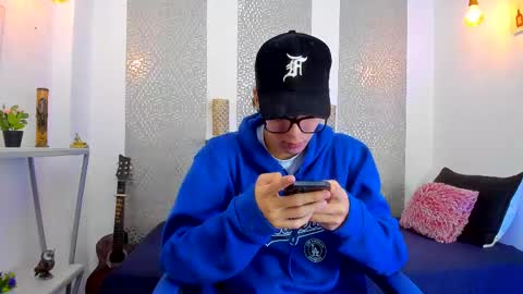 Snapshot of nikolay_gregori chatting on March 3, 4:01 am    online show from March 3, 4:01 am