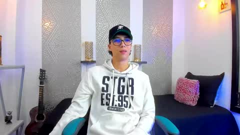 Snapshot of nikolay_gregori chatting on February 13, 4:22 am    online show from February 13, 4:22 am