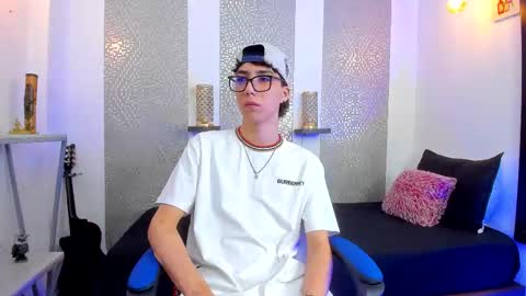 Snapshot of nikolay_gregori chatting on February 21, 4:18 am    online show from February 21, 4:18 am