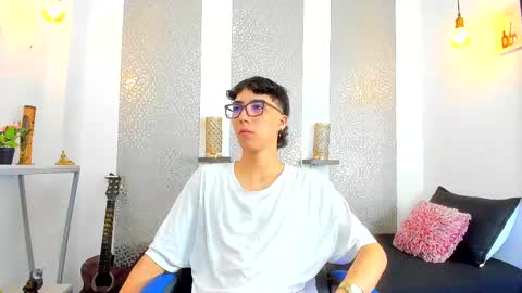 Snapshot of nikolay_gregori chatting on March 12, 4:08 am    online show from March 12, 4:08 am