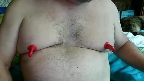 Snapshot of nip_fun_bear chatting on October 6, 10:03 pm Nip Fun Bear online show from October 6, 10:03 pm