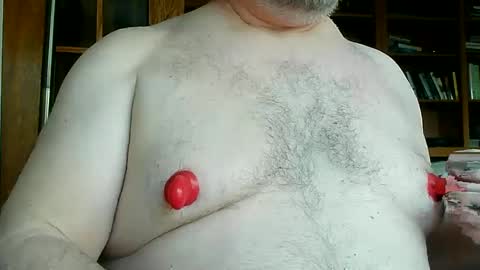 Snapshot of nip_fun_bear chatting on March 10, 10:45 pm Nip Fun Bear online show from March 10, 10:45 pm