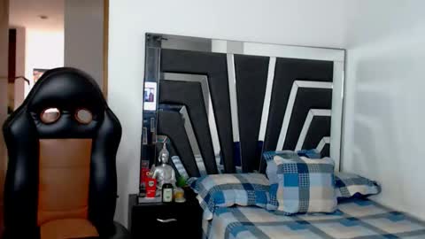 Noah Harris01 online show from February 19, 1:07 pm