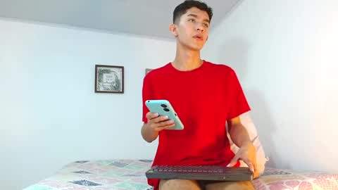 Snapshot of noah_tyler_ chatting on December 9, 7:13 pm noah tyler  online show from December 9, 7:13 pm