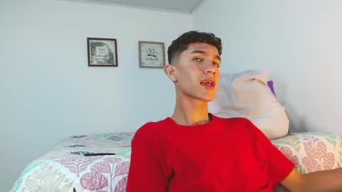 Snapshot of noah_tyler_ chatting on December 3, 10:07 pm noah tyler  online show from December 3, 10:07 pm