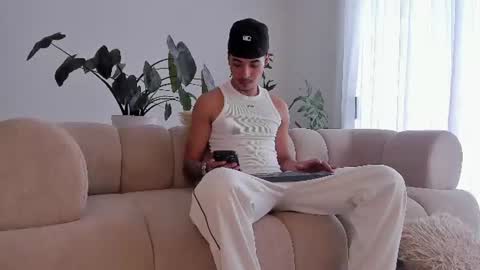 noahdaviss online show from July 1, 7:47 pm
