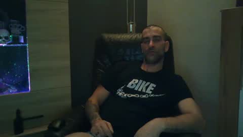 not4one online show from February 3, 3:42 am