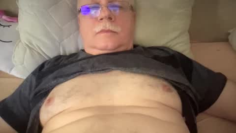 nukiss online show from November 18, 9:35 am