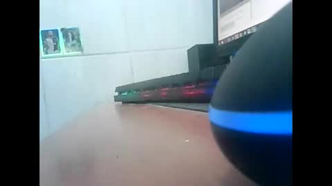 Snapshot of occhio00 chatting on February 9, 12:41 pm occhio00 online show from February 9, 12:41 pm