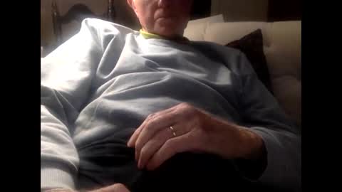 Snapshot of oldasthehills chatting on November 1, 11:31 pm oldasthehills online show from November 1, 11:31 pm