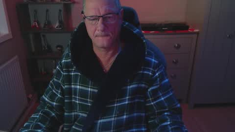 oldveteranuk online show from November 24, 5:08 am