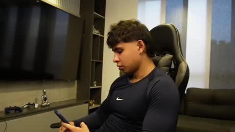 Oliver bray online show from April 20, 11:07 pm