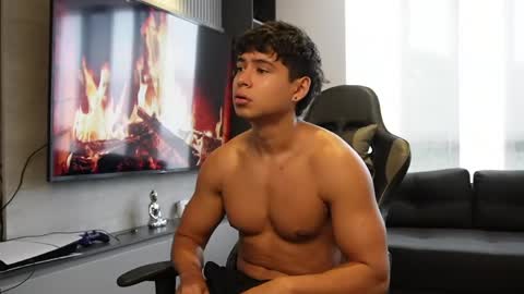 Oliver bray online show from April 5, 1:40 pm