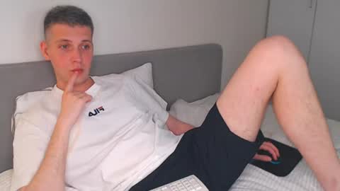 Oliver online show from May 19, 5:52 pm