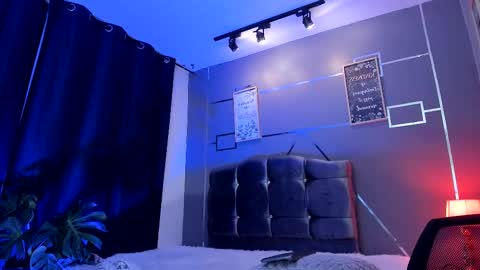 Snapshot of oliver_mr_ chatting on October 9, 9:09 pm oliver mr  online show from October 9, 9:09 pm