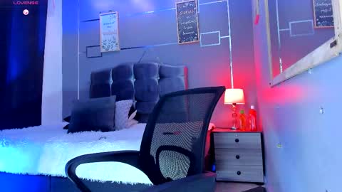 Snapshot of oliver_mr_ chatting on October 14, 8:05 pm oliver mr  online show from October 14, 8:05 pm