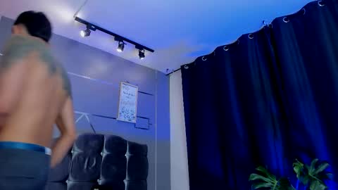 Snapshot of oliver_mr_ chatting on October 17, 9:30 pm oliver mr  online show from October 17, 9:30 pm