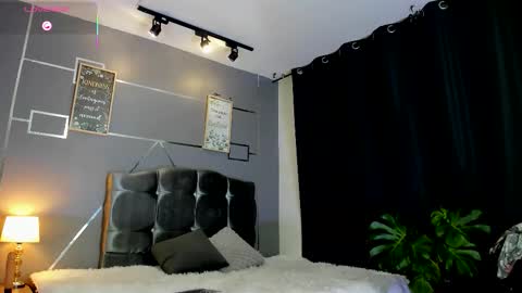 Snapshot of oliver_mr_ chatting on October 7, 8:02 pm oliver mr  online show from October 7, 8:02 pm