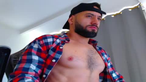 Snapshot of oliverdrew1 chatting on October 12, 5:51 pm oliver online show from October 12, 5:51 pm